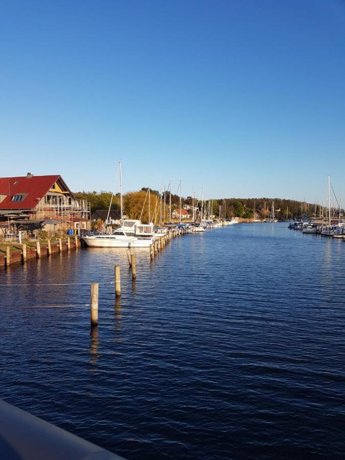 Ferienhaus Am Yachthafen ゼリン エクステリア 写真